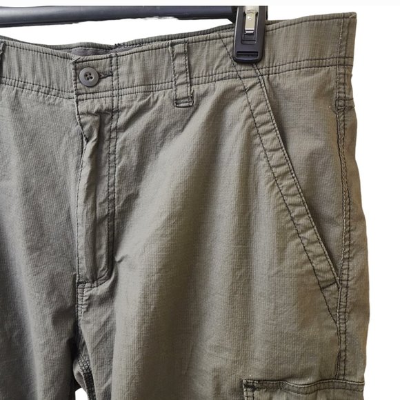 Wear First Grey Stretch Textured Cargo Shorts Men Size 38 - Picture 2 of 6